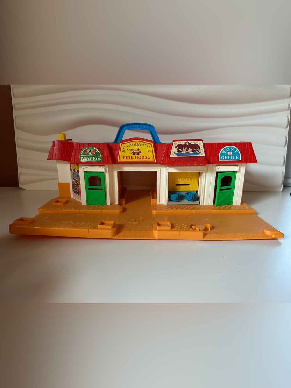 Vintage 1986 Fisher-Price Little People Main Street fire house bank post office